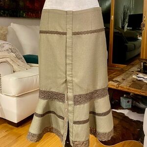 Free People VINTAGE style Olive Green Midi Skirt with Brown Lace Trim. Size 4